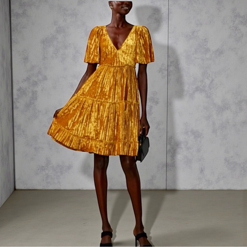 🌻NEW w/tags New York & Company Gold Velvet Pleated Mini Dress Women’s Small